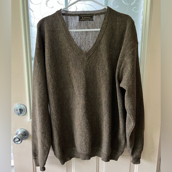 Peru Unlimited v neck 80% baby alpaca 20% wool men’s sweater. Size L - Picture 1 of 6